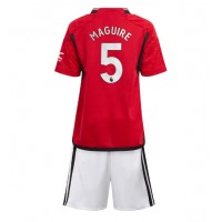 Manchester United Harry Maguire #5 Heimtrikotsatz Kinder 2023-24 Kurzarm (+ Kurze Hosen)